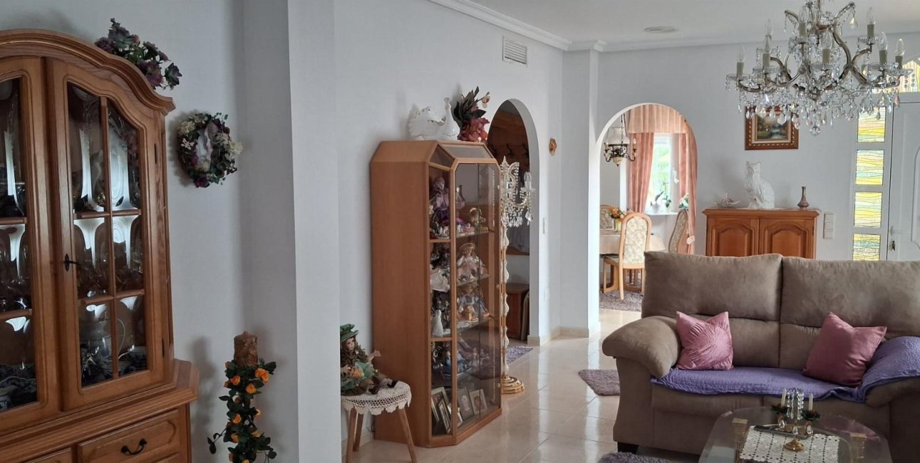 Resale - Villa -
Benferri - Benfis Park