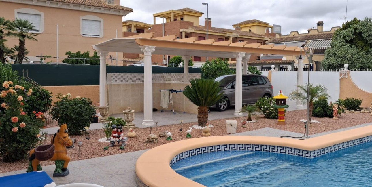 Resale - Villa -
Benferri - Benfis Park