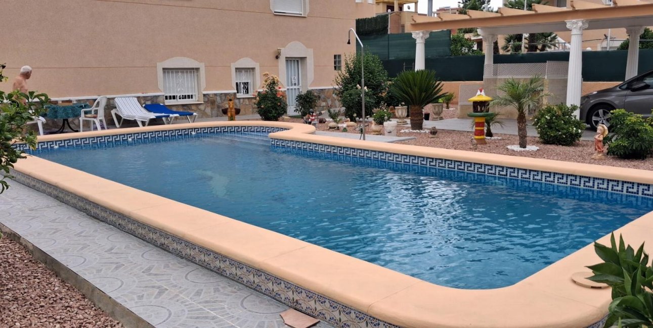Resale - Villa -
Benferri - Benfis Park