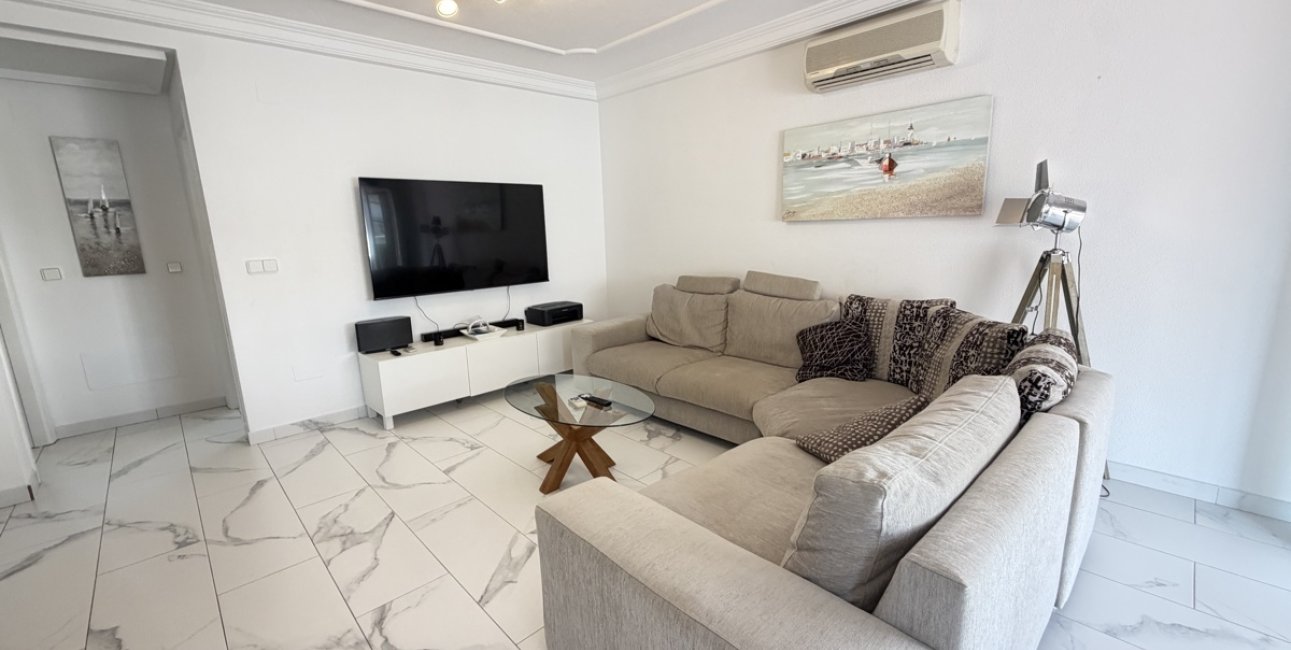 Resale - Villa -
Orihuela Costa - Villamartin