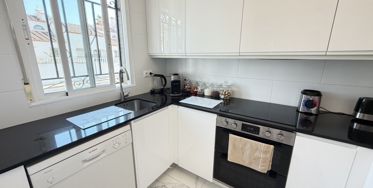 Resale - Villa -
Orihuela Costa - Villamartin