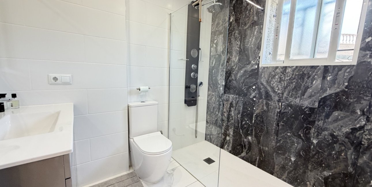 Resale - Villa -
Orihuela Costa - Villamartin