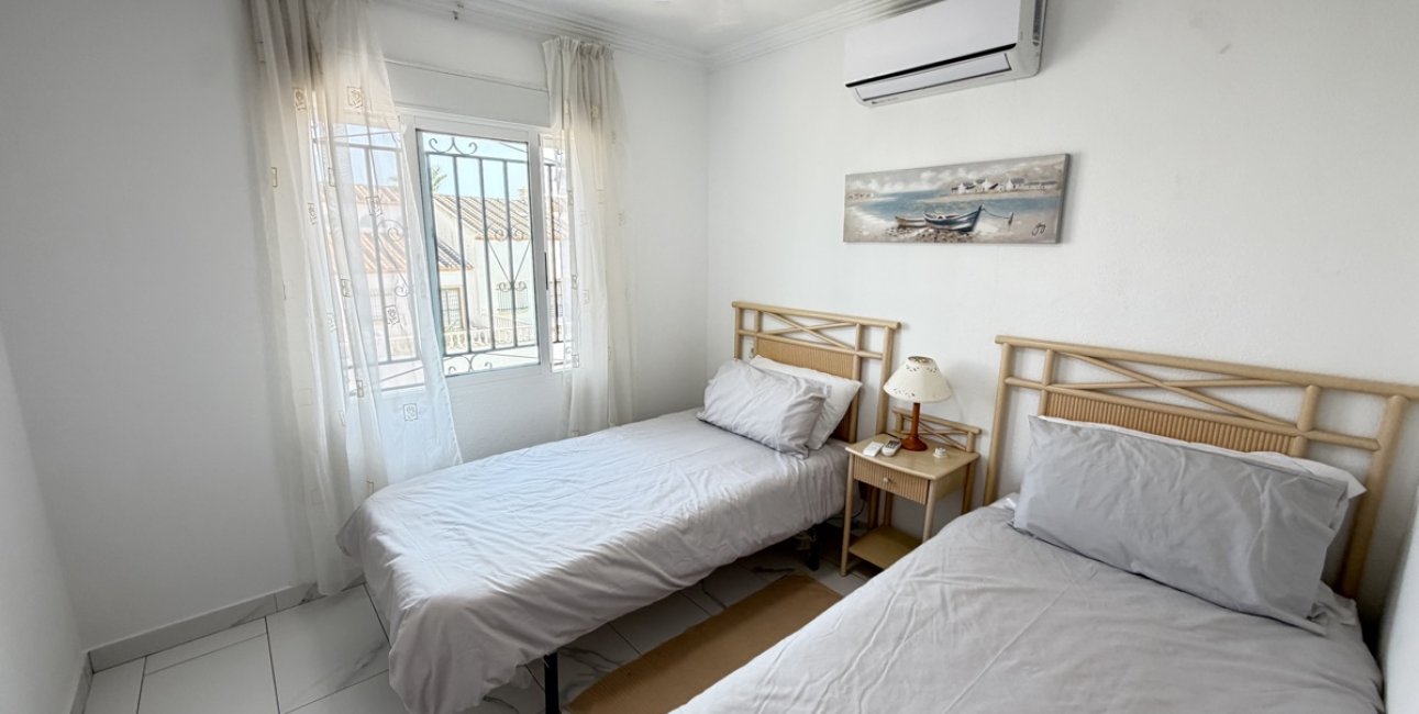 Resale - Villa -
Orihuela Costa - Villamartin