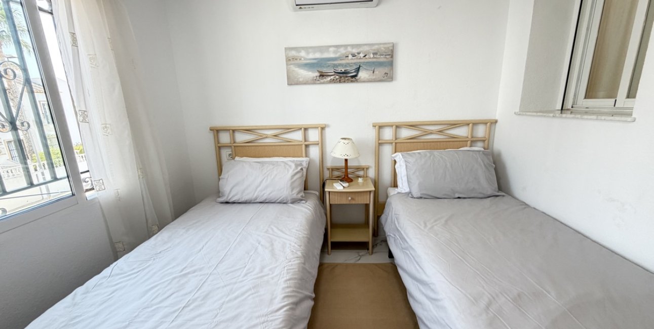 Resale - Villa -
Orihuela Costa - Villamartin