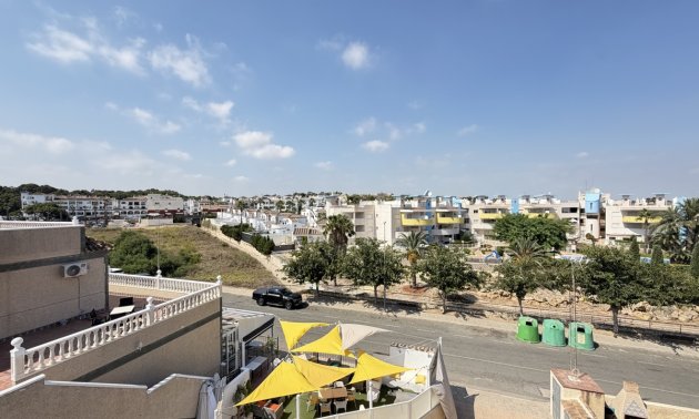 Resale - Villa -
Orihuela Costa - Villamartin