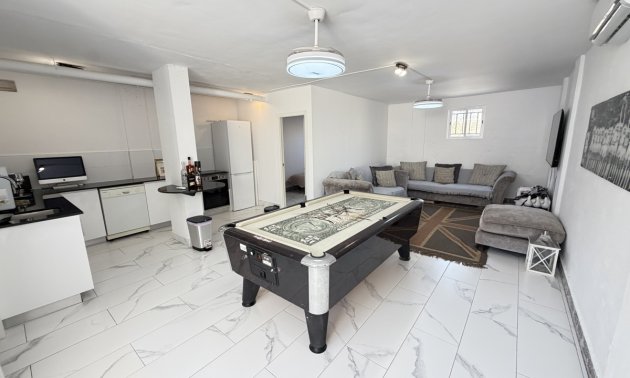 Resale - Villa -
Orihuela Costa - Villamartin
