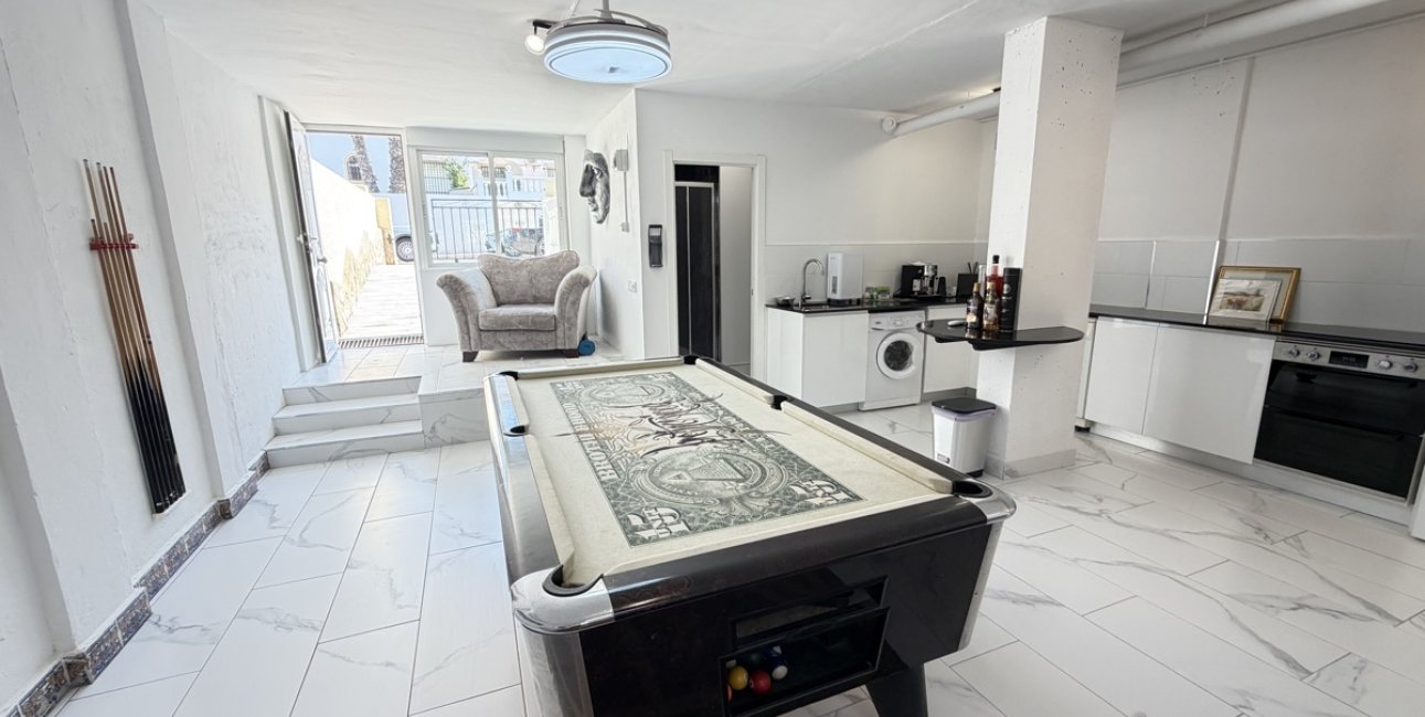 Resale - Villa -
Orihuela Costa - Villamartin
