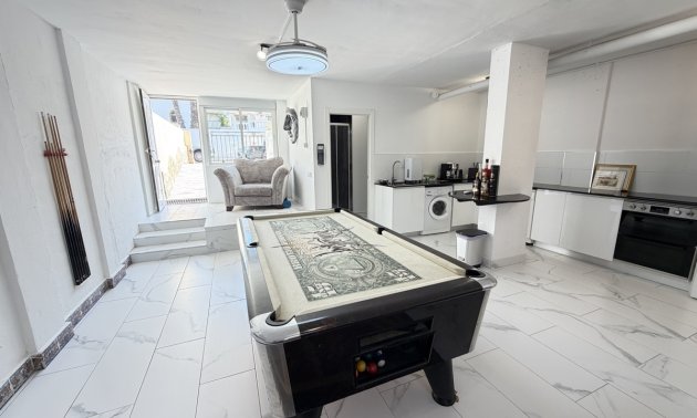 Resale - Villa -
Orihuela Costa - Villamartin