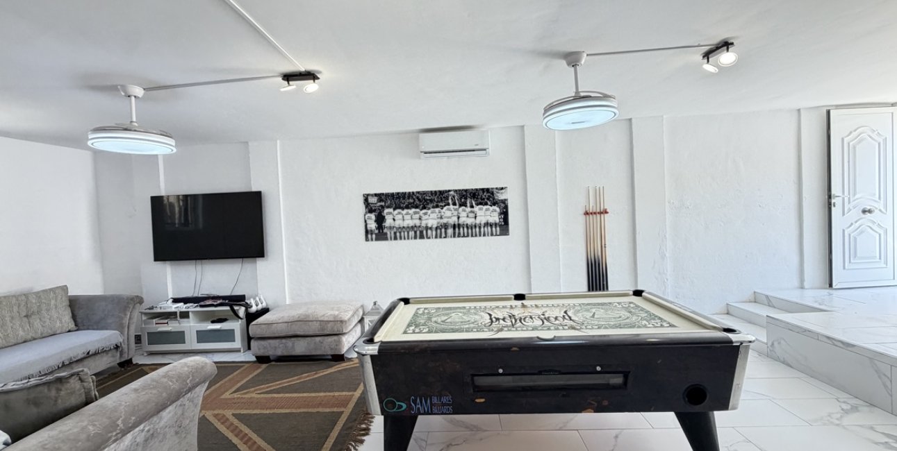 Resale - Villa -
Orihuela Costa - Villamartin