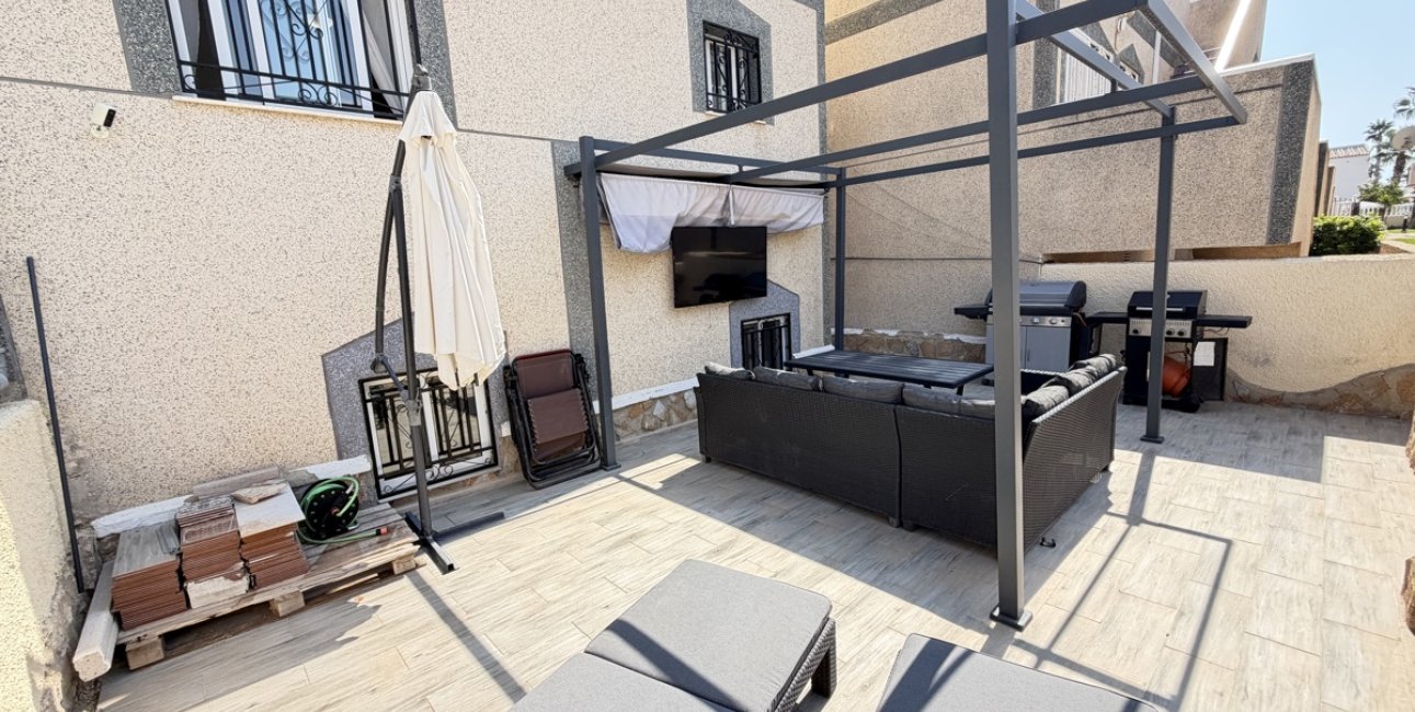 Resale - Villa -
Orihuela Costa - Villamartin