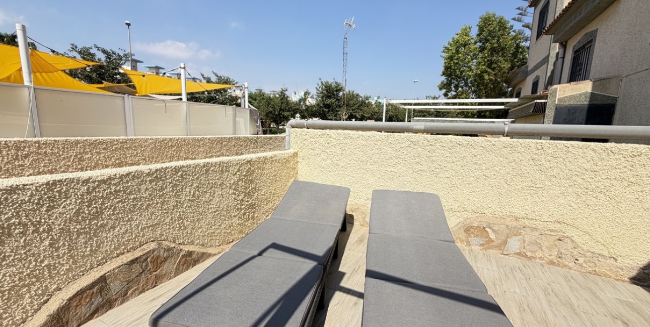 Resale - Villa -
Orihuela Costa - Villamartin