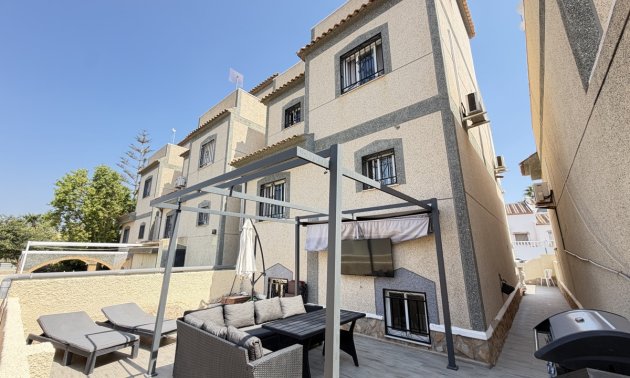 Resale - Villa -
Orihuela Costa - Villamartin