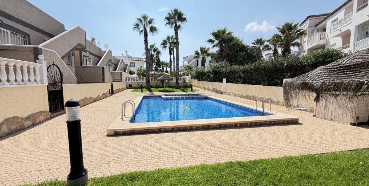 Resale - Villa -
Orihuela Costa - Villamartin