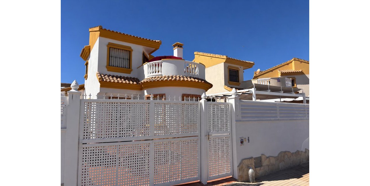Resale - Villa -
Guardamar del Segura - El Raso