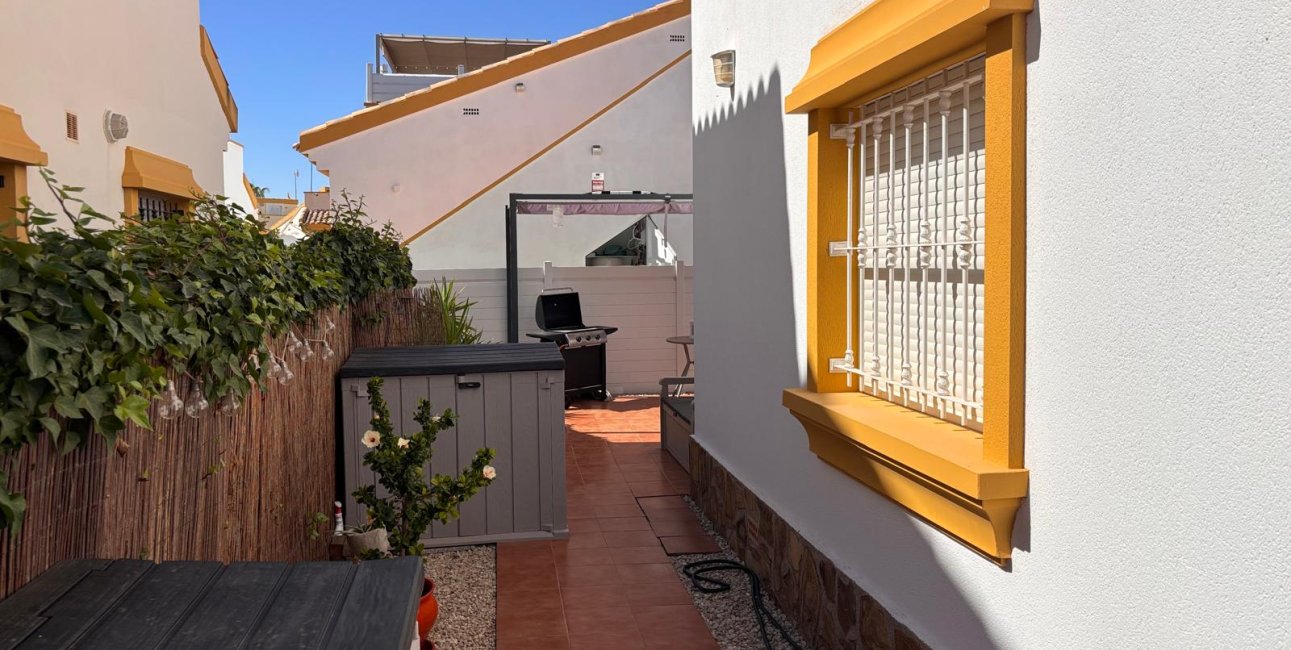 Resale - Villa -
Guardamar del Segura - El Raso