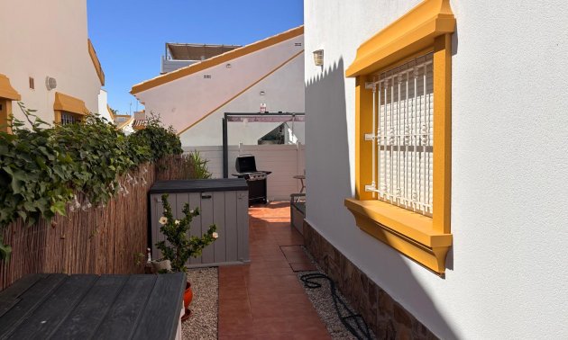 Resale - Villa -
Guardamar del Segura - El Raso