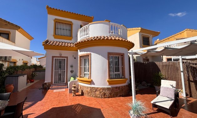 Resale - Villa -
Guardamar del Segura - El Raso