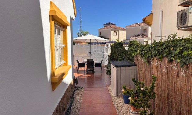 Resale - Villa -
Guardamar del Segura - El Raso