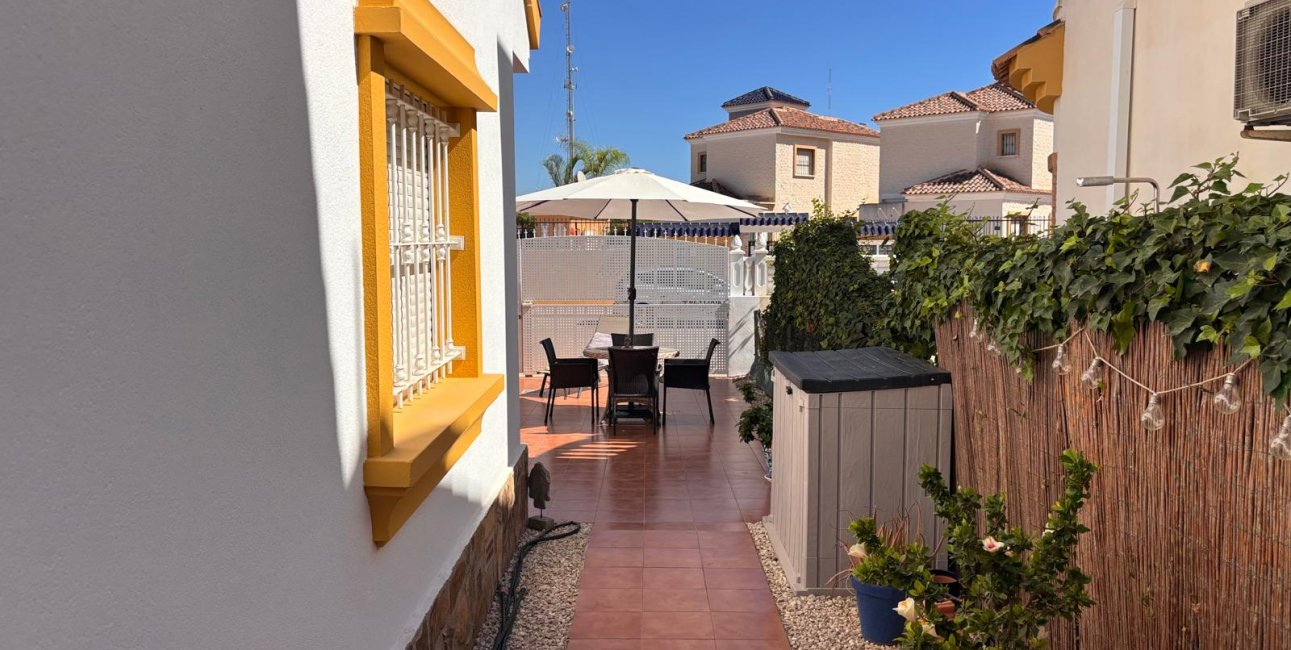 Resale - Villa -
Guardamar del Segura - El Raso