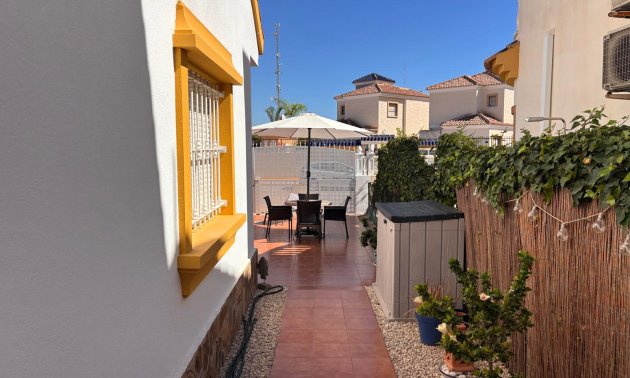 Resale - Villa -
Guardamar del Segura - El Raso