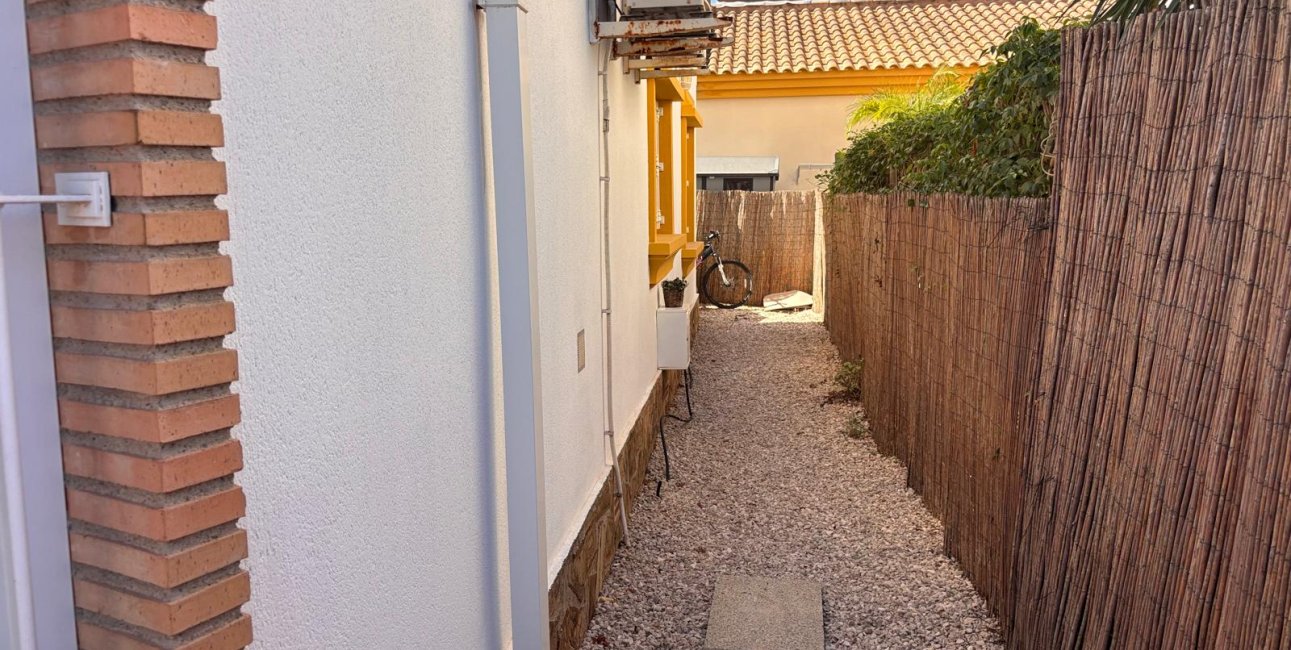 Resale - Villa -
Guardamar del Segura - El Raso
