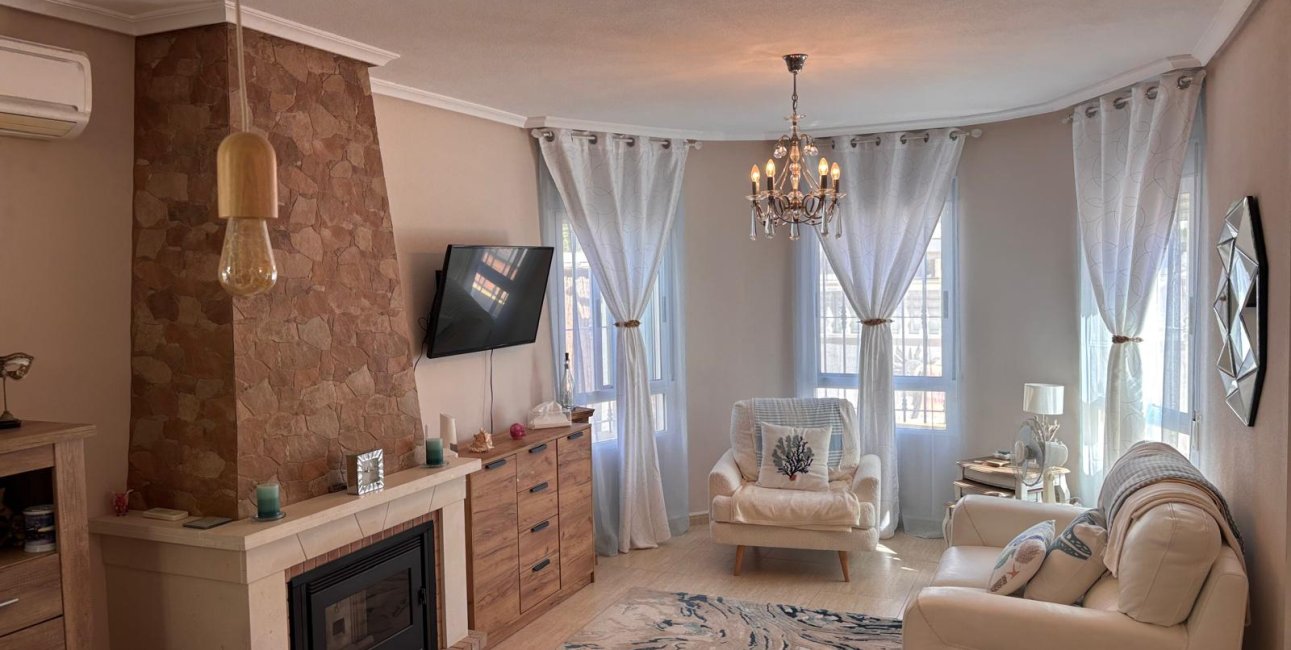 Resale - Villa -
Guardamar del Segura - El Raso