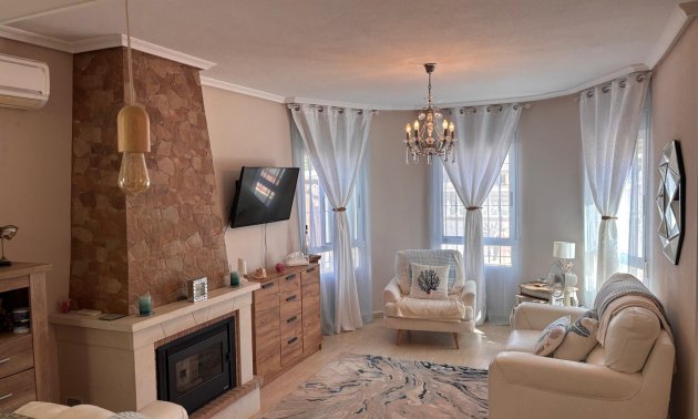 Resale - Villa -
Guardamar del Segura - El Raso