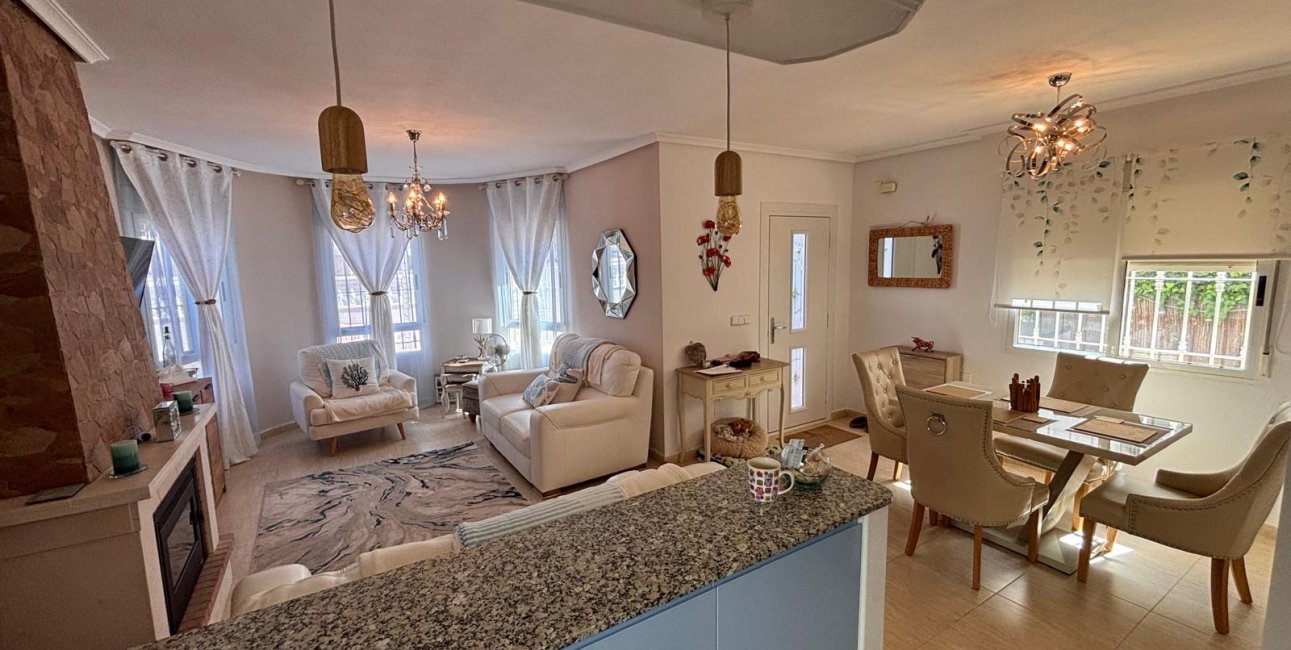Resale - Villa -
Guardamar del Segura - El Raso