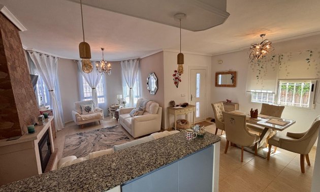 Resale - Villa -
Guardamar del Segura - El Raso