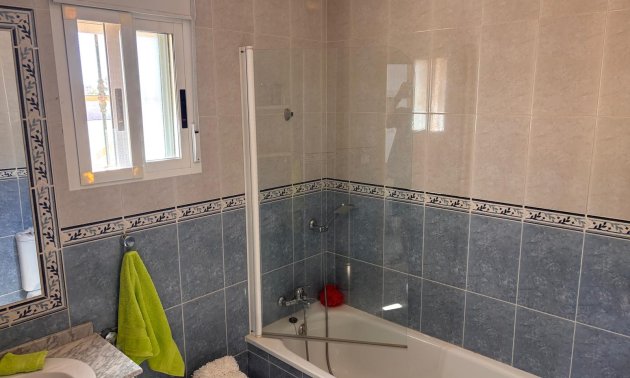 Resale - Villa -
Guardamar del Segura - El Raso
