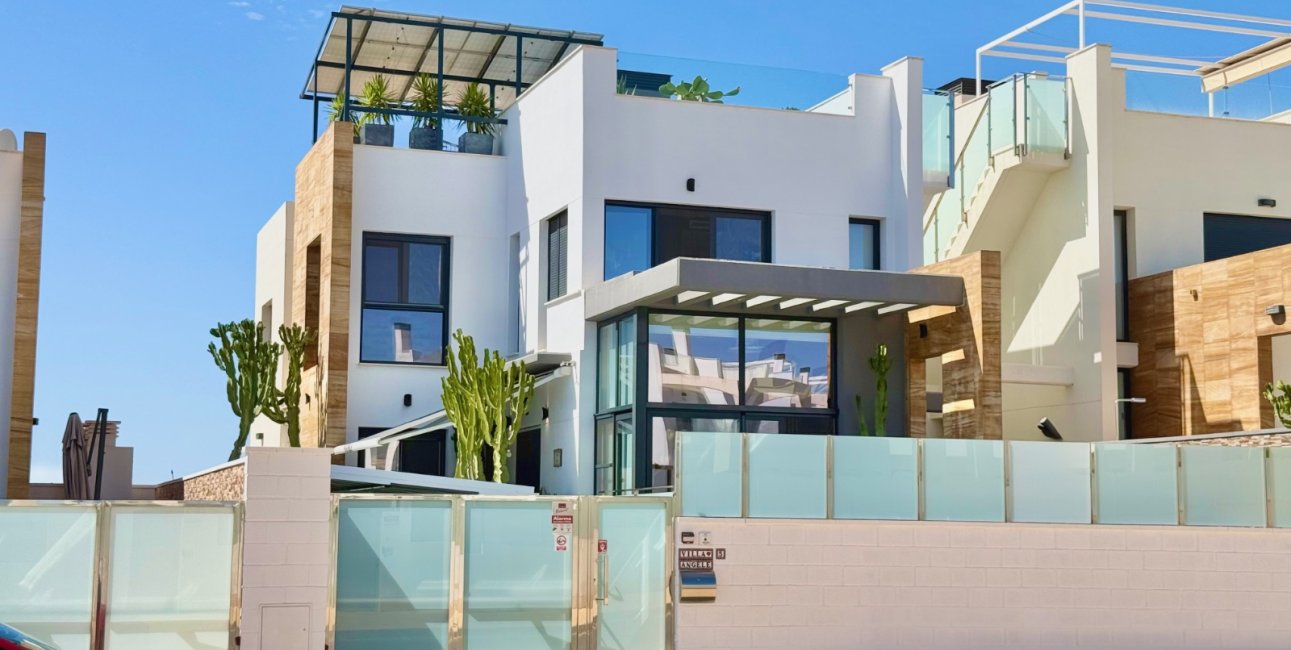 Resale - Villa -
Orihuela Costa - Lomas de Cabo Roig