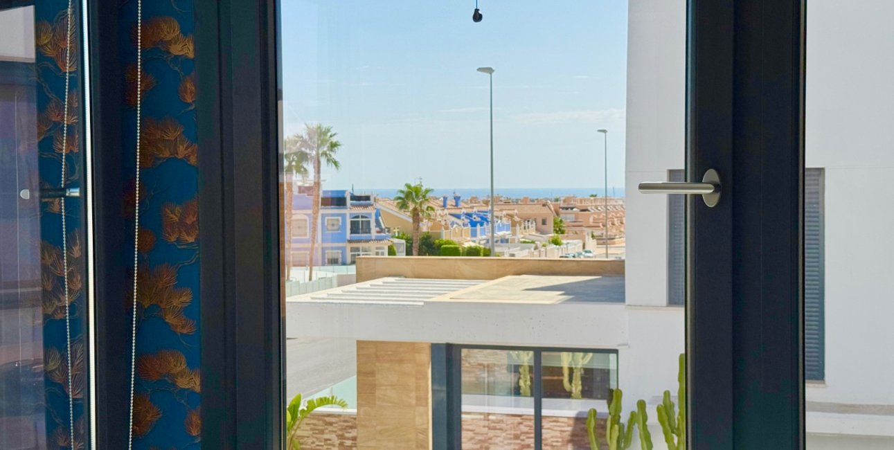 Resale - Villa -
Orihuela Costa - Lomas de Cabo Roig