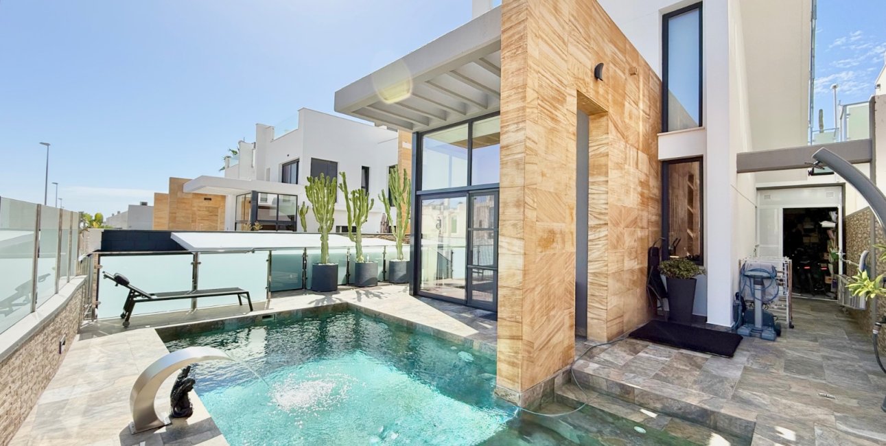 Resale - Villa -
Orihuela Costa - Lomas de Cabo Roig