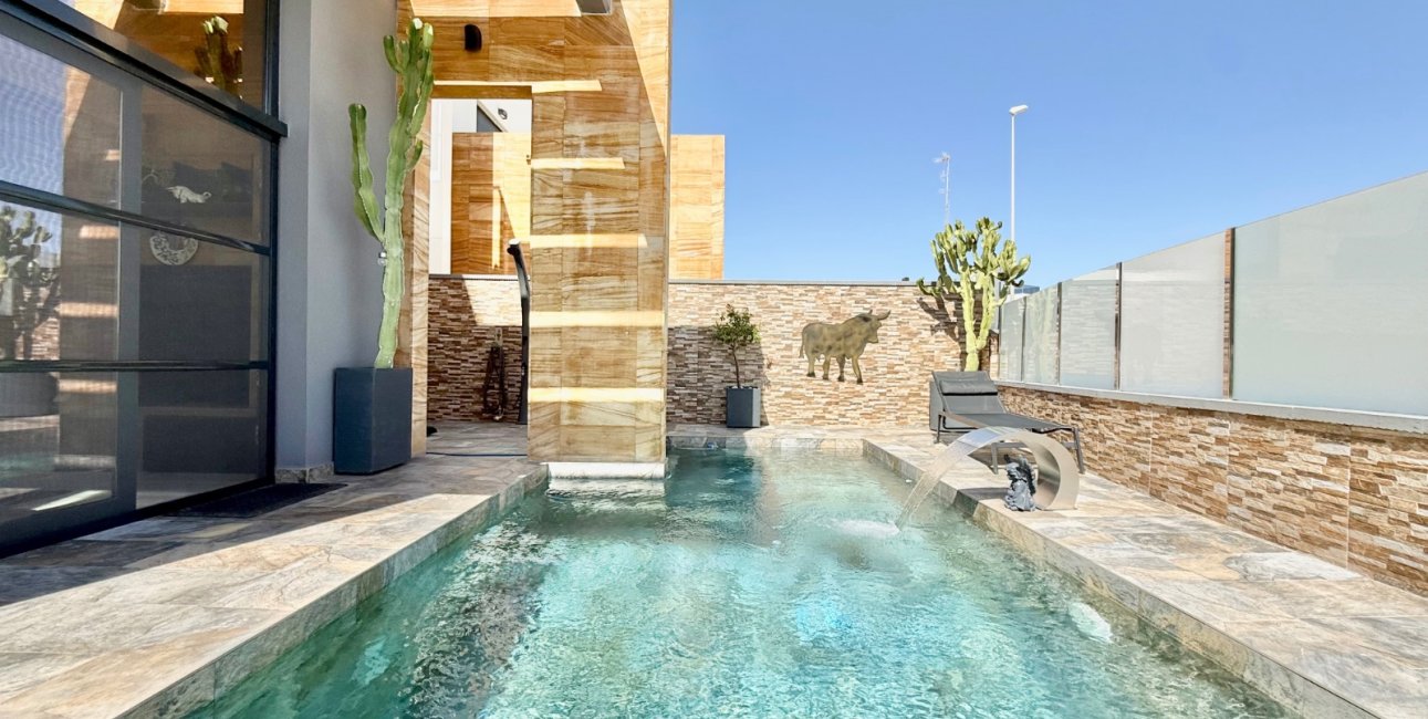Resale - Villa -
Orihuela Costa - Lomas de Cabo Roig