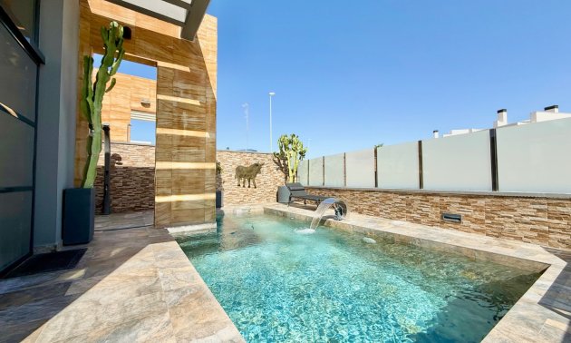 Resale - Villa -
Orihuela Costa - Lomas de Cabo Roig