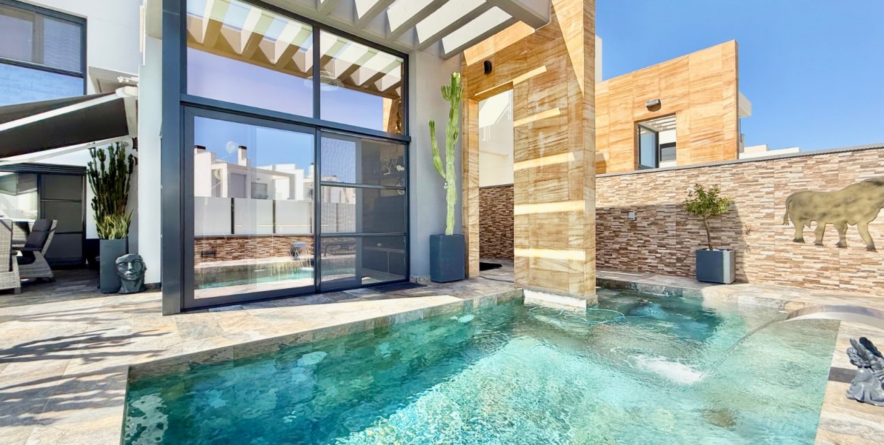 Resale - Villa -
Orihuela Costa - Lomas de Cabo Roig