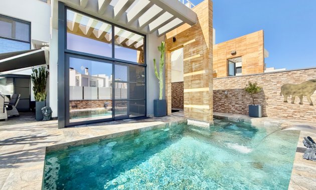 Resale - Villa -
Orihuela Costa - Lomas de Cabo Roig