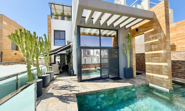 Resale - Villa -
Orihuela Costa - Lomas de Cabo Roig
