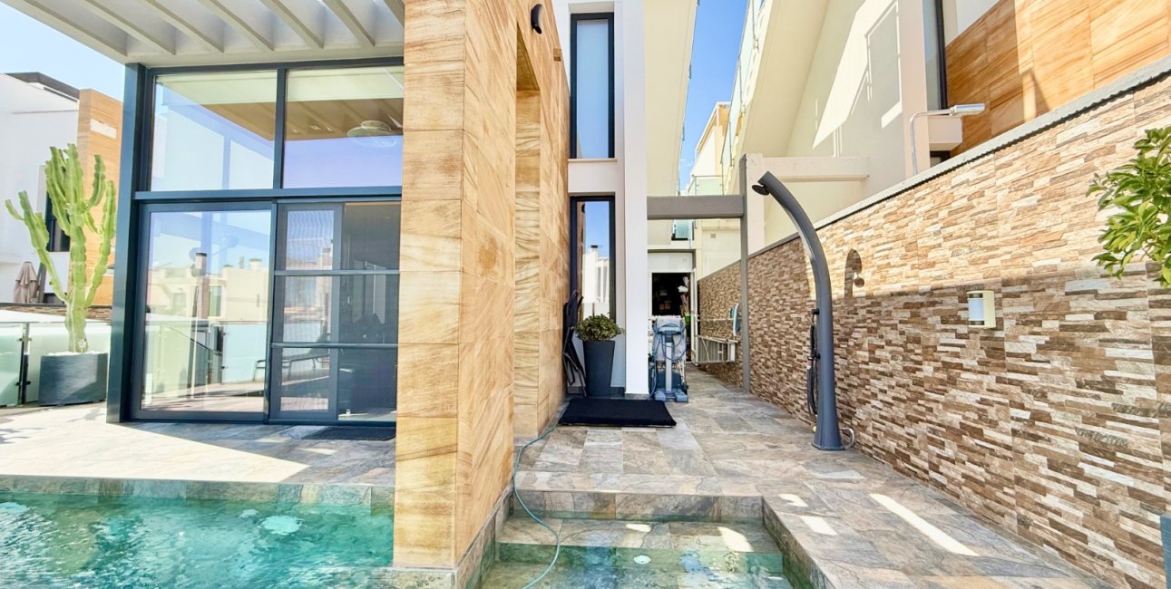 Resale - Villa -
Orihuela Costa - Lomas de Cabo Roig