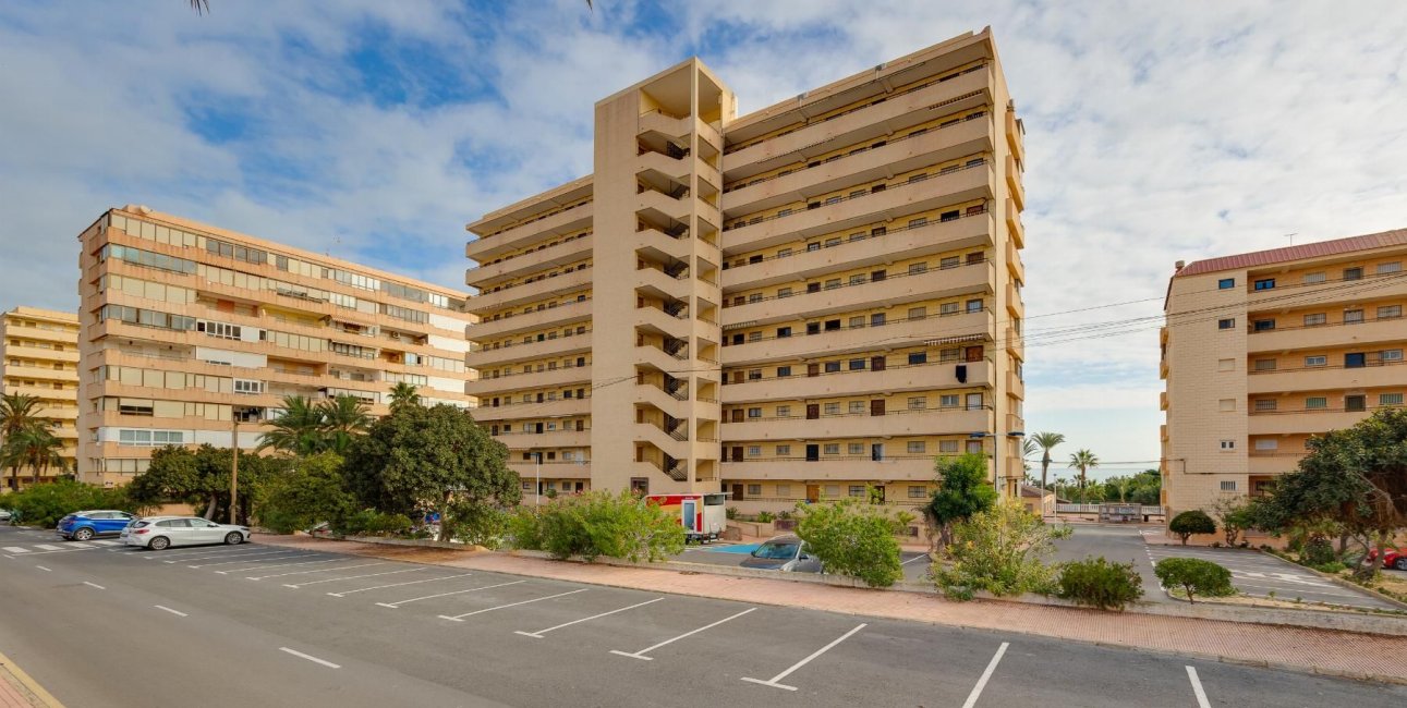 Rynek wtórny - Mieszkanie w bloku -
Torrevieja - Cabo cervera