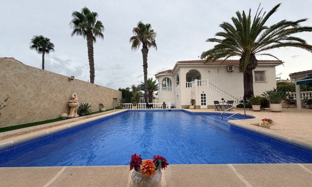 Resale - Villa -
Ciudad Quesada - Ciudad Quesada - Town