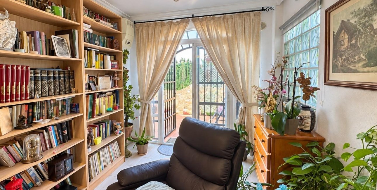 Resale - Bungalow -
Guardamar del Segura - El moncayo