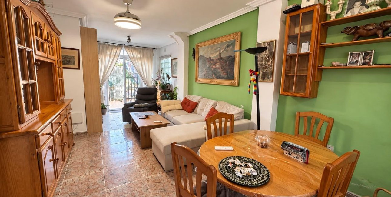 Resale - Bungalow -
Guardamar del Segura - El moncayo