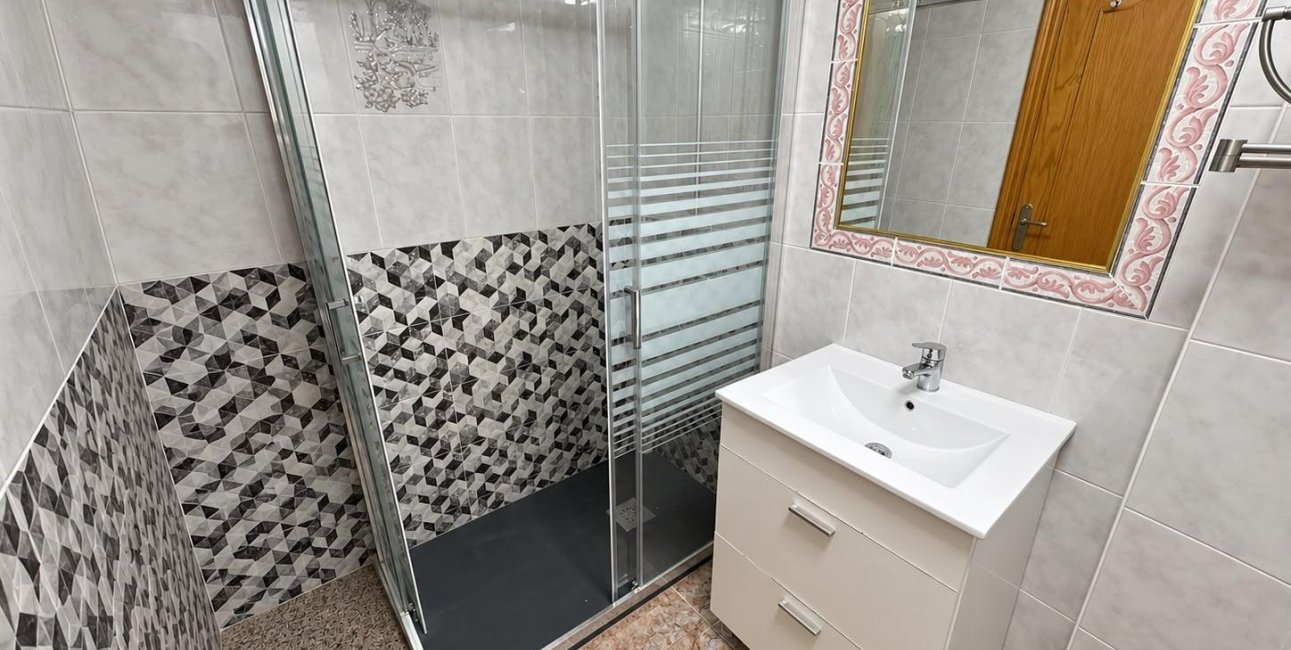 Resale - Bungalow -
Guardamar del Segura - El moncayo
