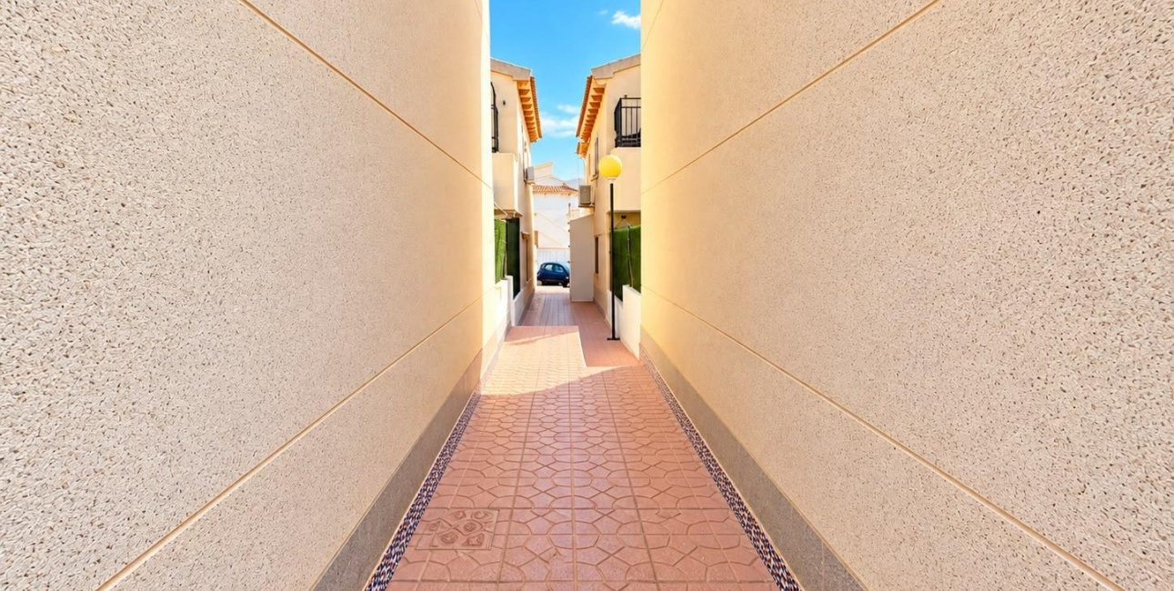 Resale - Bungalow -
Guardamar del Segura - El moncayo