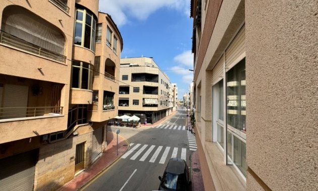 Reventa - Apartamento / piso -
Torrevieja - La Mata