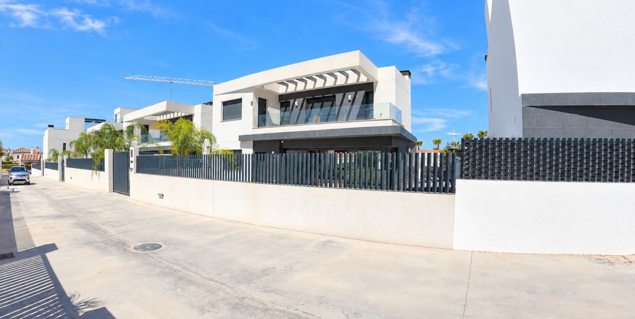 Resale - Villa -
Algorfa - La Finca Golf Resort