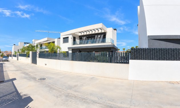Resale - Villa -
Algorfa - La Finca Golf Resort