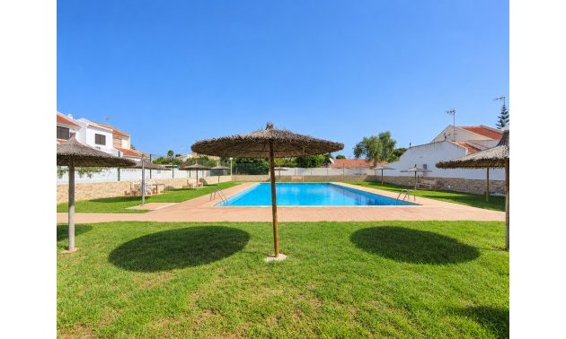 Reventa - Adosado -
Torrevieja - Torrevieja - Centre