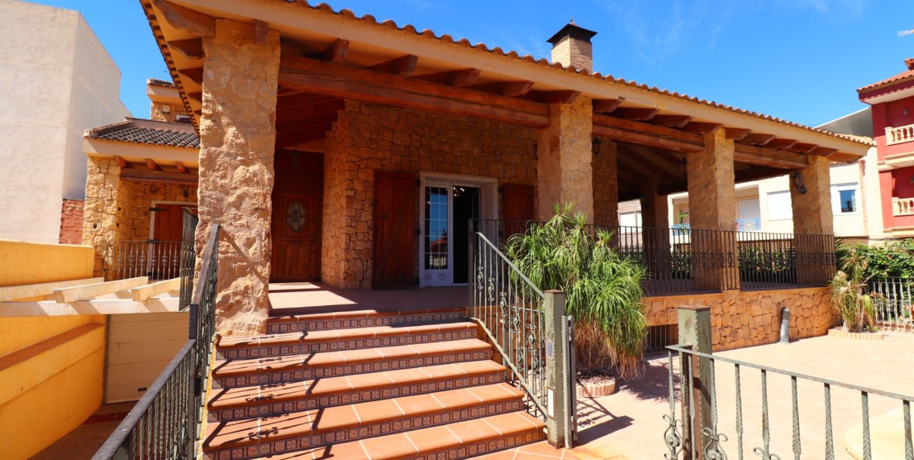 Resale - Villa -
Rojales - Los Palacios